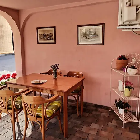 Nola Apartment *